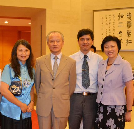 His Excellency Chinese Embassador Cui Tiankaui in the USA and DCBBO Members and Volunteers  中国驻美大使崔天凯与京剧之花成员和义工